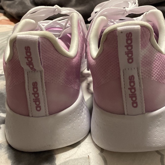 Meet your Posher, Tina pink and white size 8 adidas brand new $50 - Picture 2 of 3